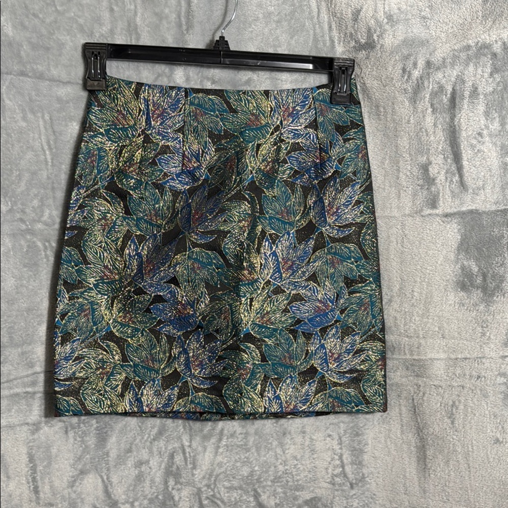 Floral Patterned Skirt - Multicolor size 9‎ gold accents lightweight unique